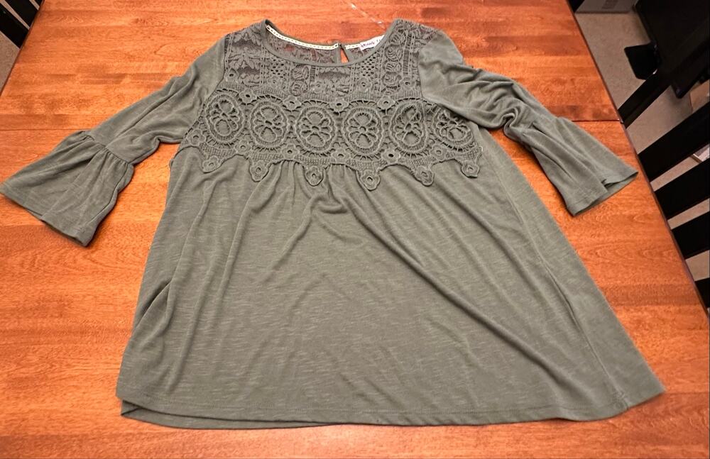 Absolutely Famous Womens Small Crochet Lace Yoke Olive 3/4 Bell Sleeve Tunic Top
